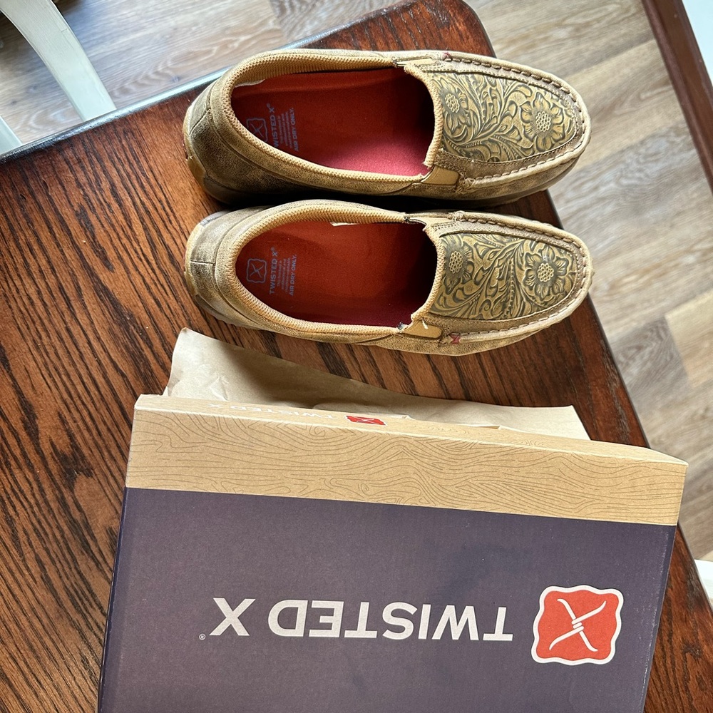 Like new Ladies twisted x slip on driving mocs